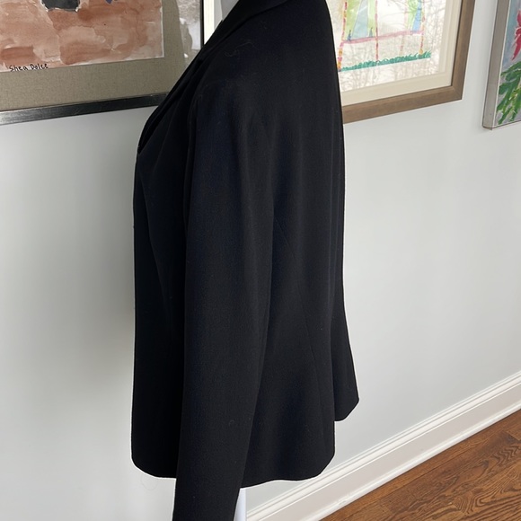 Ann Taylor - Picture 3 of 6